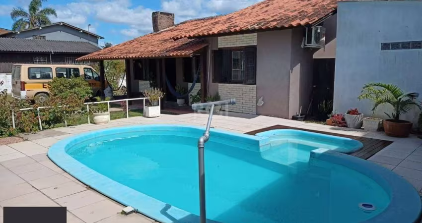 Casa 3 dormitórios, sendo 1 suites, 9 vagas - bairro Ponta Grossa Porto Alegre R