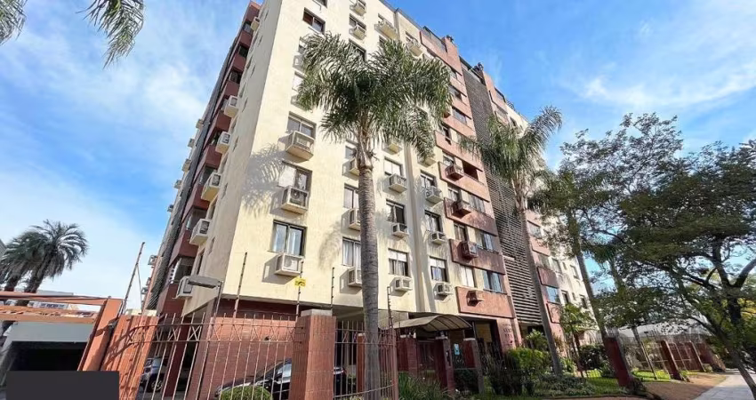 Apartamento de três dormitórios, suíte e uma vaga de garagem no bairro Menino Deus em Porto Alegre.