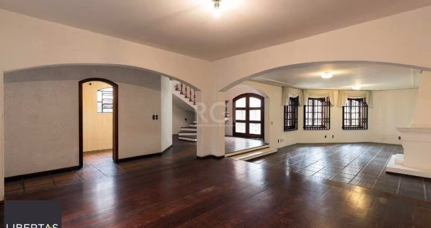 Casa para Venda - 430m², 4 dormitórios, sendo 1 suites, 5 vagas - Cristal