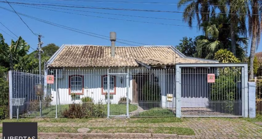 Casa para Venda - 244m², 3 dormitórios, sendo 1 suites, 2 vagas - Guarujá