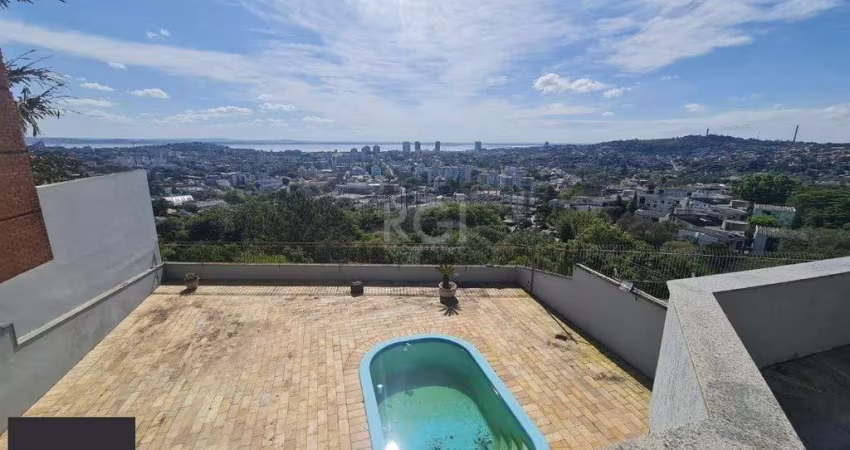 Casa para Venda - 464m², 5 dormitórios, sendo 4 suites, 4 vagas - Nonoai