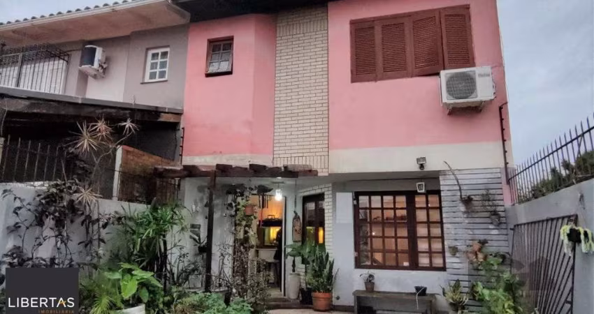 Casa para Venda - 116.48m², 3 dormitórios, sendo 1 suites, 2 vagas - Guarujá