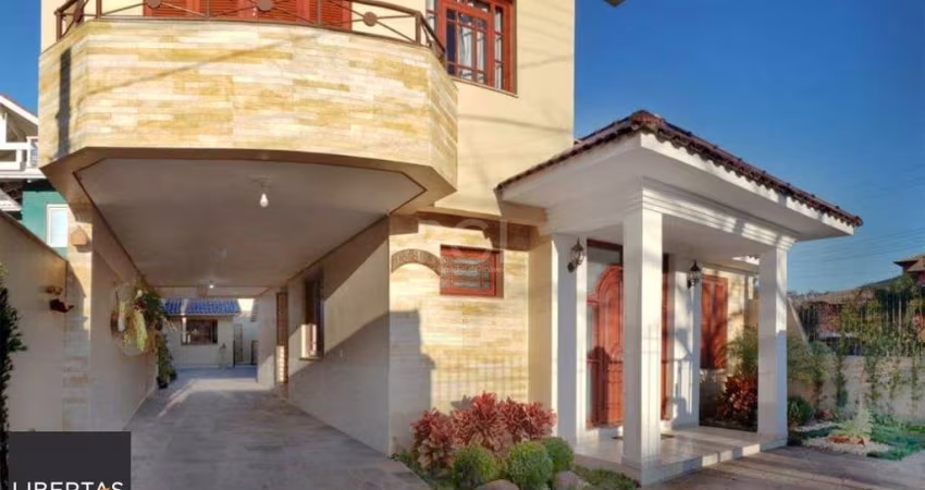 Casa para Venda - 293.76m², 3 dormitórios, sendo 1 suites, 6 vagas - Guarujá