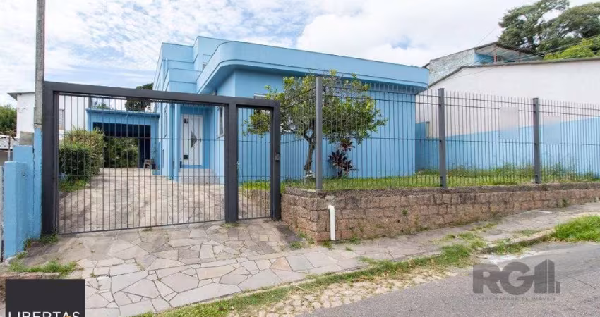 Casa, 5 dormitórios, sendo 1 suíte, 312m² privativos, 8 vagas - Bairro Vila Nova