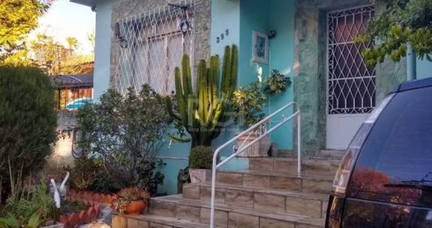 Casa para Venda - 165m², 2 dormitórios, 4 vagas - Menino Deus