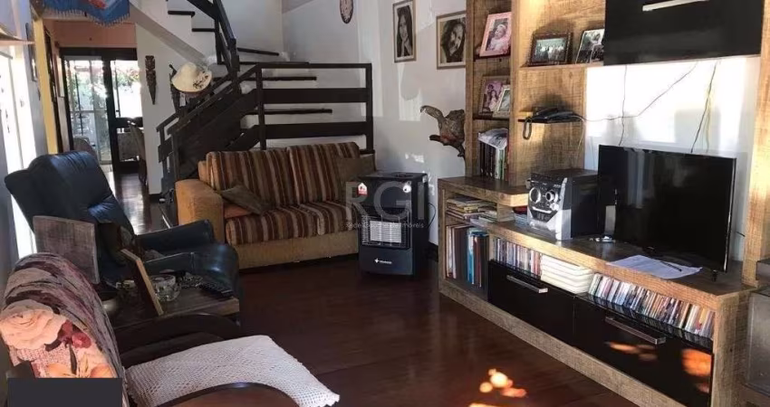 Casa Condominio para Venda - 216m², 3 dormitórios, sendo 1 suites, 2 vagas - Tristeza