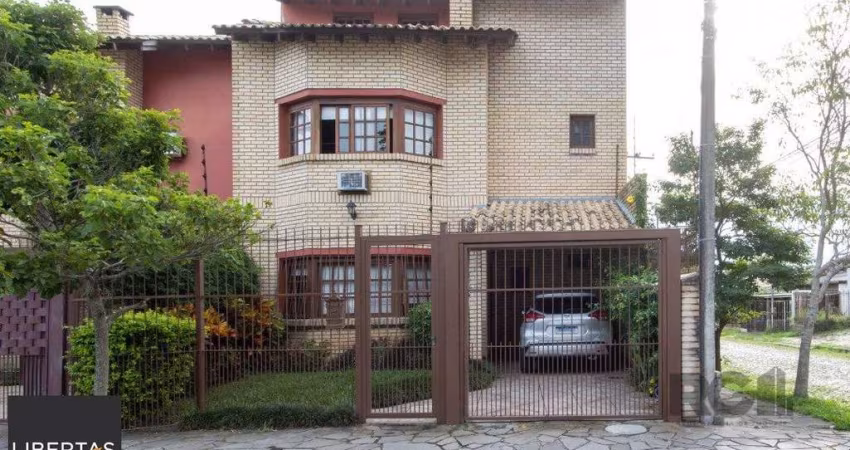 Casa para Venda - 180.3m², 3 dormitórios, sendo 1 suites, 3 vagas - Guarujá