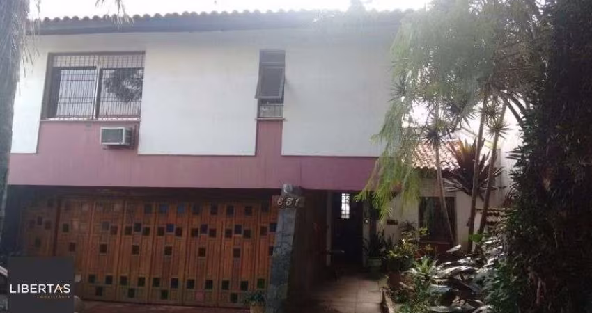 Casa para Venda - 320m², 3 dormitórios, sendo 1 suites, 4 vagas - Cristal