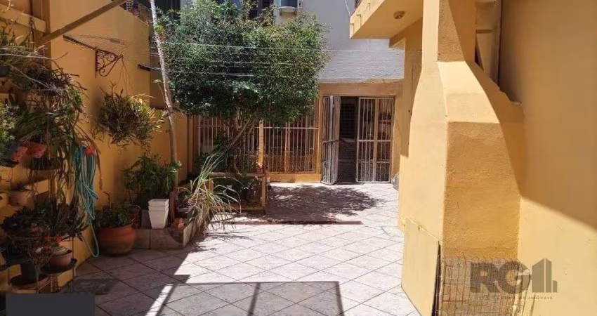 Casa 4 dormitórios no bairro Vila Ipiranga