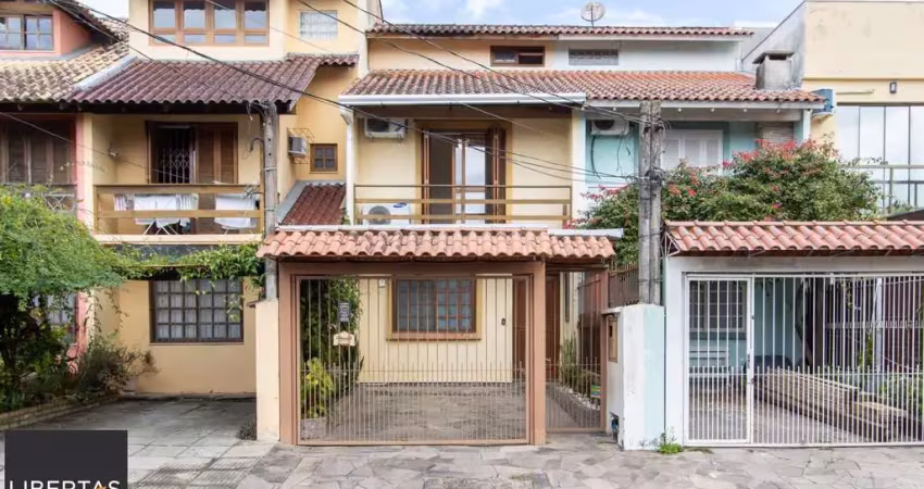 A casa possui 78m² de área construída, com um adicional de 20m²