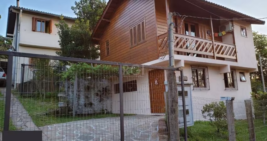 Casa para Venda - 300m², 5 dormitórios, 4 vagas - Vila Nova
