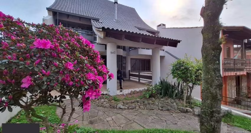 Casa com 537,00 m² com 04 dormitórios no Bairro Tristeza