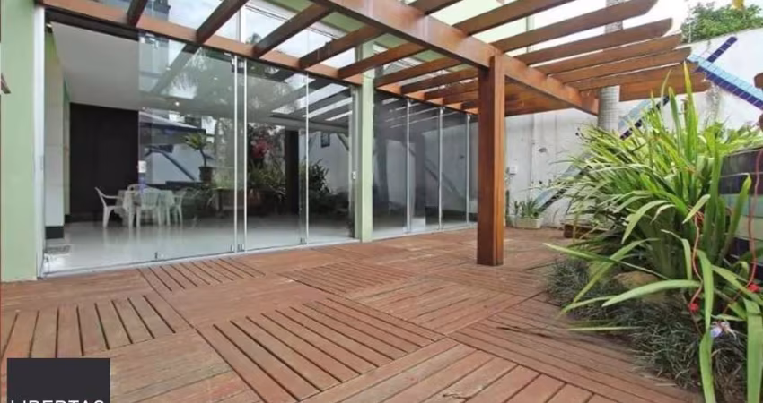 Casa alto padrão no Partenon, de 6 dormitórios e 4 vagas