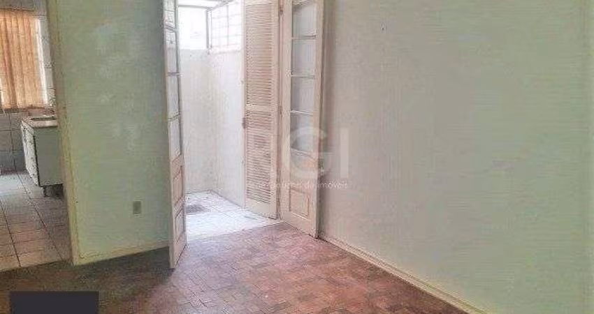Apartamento na Cidade Baixa de 1 dormitório térreo desocupado