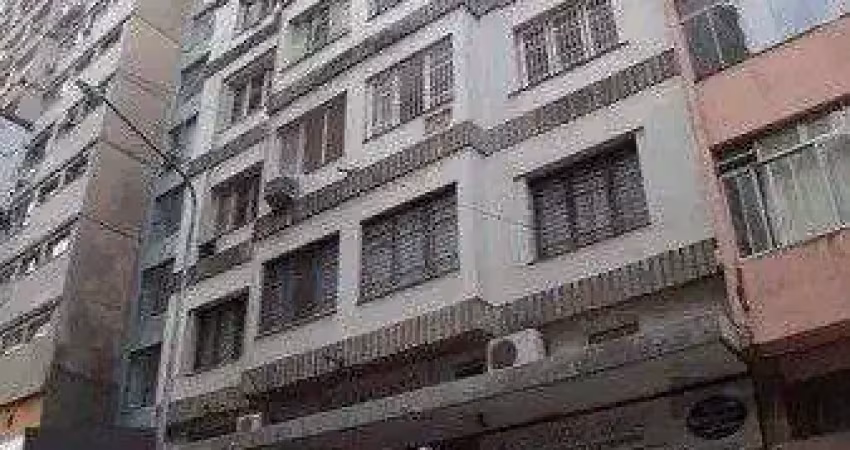 Apartamento no centro histórico ,2 dormitórios,desocupado