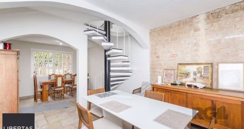 Casa de 4 dormitórios no bairro Três Figueiras