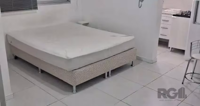 Jk reformado na cidade baixa com portaria e elevador