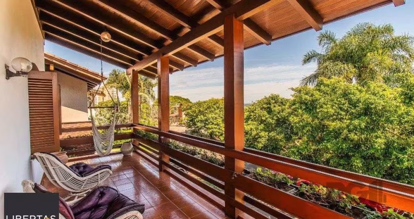Casa com quatro quartos/dormitórios e muitos ambientes aconchegantes.