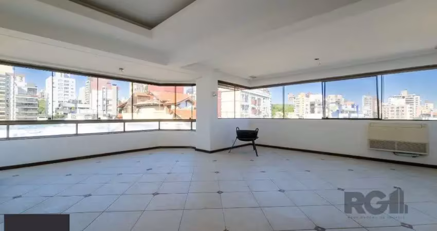 Cobertura com 222m² privativos, 3 quartos, 1 suite, lareira, piscina, 2 vagas no bairro rio branco