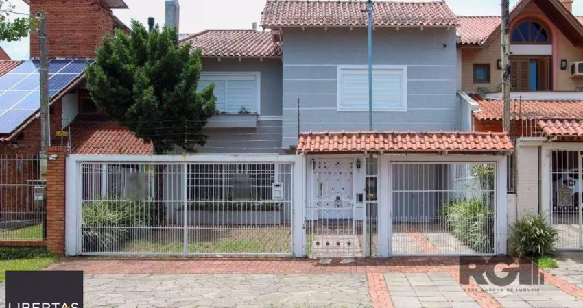 Casa com 4 quartos, com 347,57 m 2 privativos