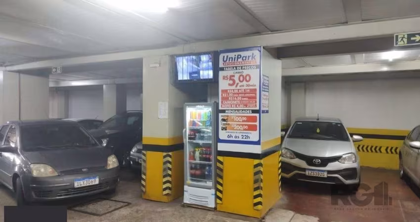 Vende pavilão, garagem de estacionamento para 100 carros, 2.400m² com salas para escritórios e depósito no centro de Porto Alegre
