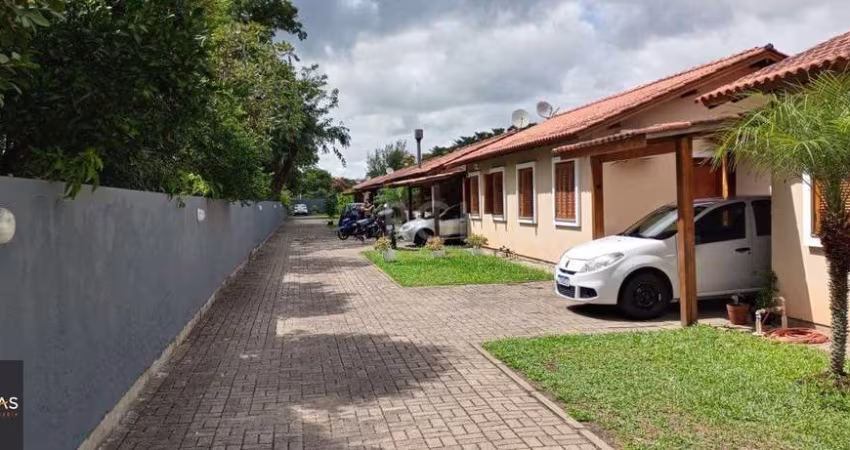 Casa em condomínio com 02 dormitórios