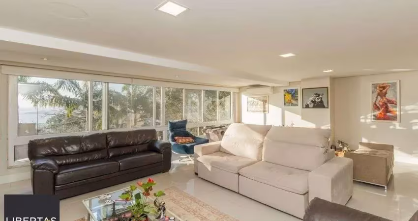 Excelente casa de 466m² com 03 suítes e 4 vagas de garagem.