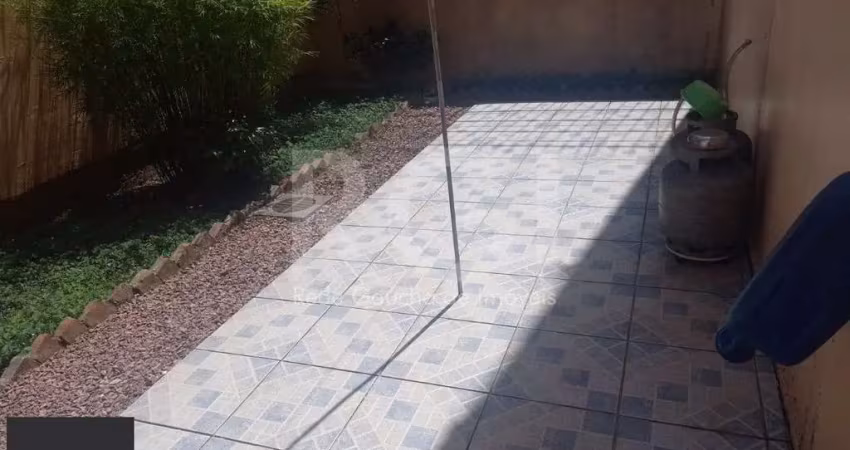 Apartamento térreo, desocupado, 1 quarto com 2 pátios !