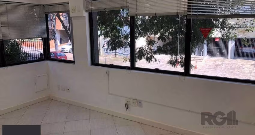 Excelente sala comercial. 2 salas muito espaçosas e uma meno