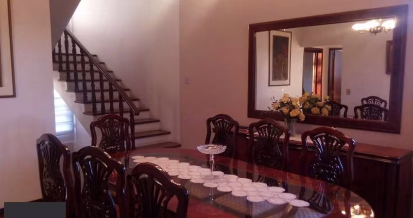 Casa para Venda - 320m², 4 dormitórios, sendo 2 suites, 5 vagas - Santo Antonio