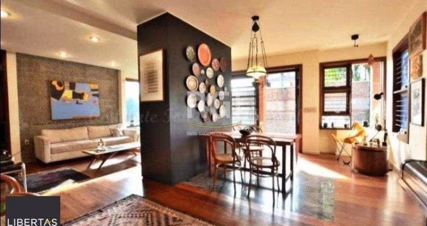 Casa para Venda - 276m², 3 dormitórios, sendo 1 suites, 5 vagas - Medianeira