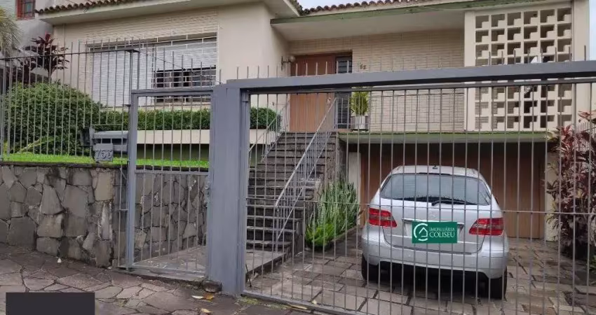Casa para Venda - 460m², 3 dormitórios, 3 vagas - Três Figueiras