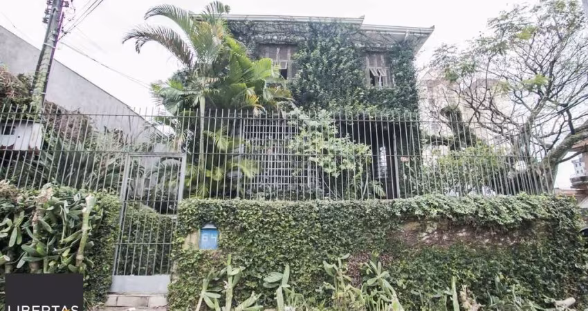 Casa para Venda - 250m², 4 dormitórios, 2 vagas - Petrópolis