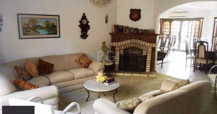 Casa para Venda - 382.61m², 4 dormitórios, sendo 2 suites, 6 vagas - Chácara das Pedras
