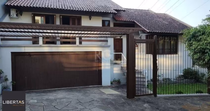 Casa Condominio para Venda - 308m², 5 dormitórios, sendo 1 suites, 3 vagas - Nonoai