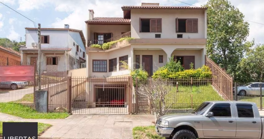 Casa para Venda - 460m², 4 dormitórios, sendo 1 suites, 4 vagas - Cristal