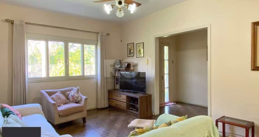 Casa com 4 dormitórios, no bairro Nossa Senhora das Graças em Canoas/RS