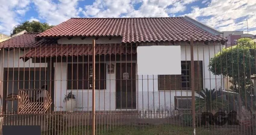Casa 3 dormitórios,  7 vagas de garagem, bairro parque brasília