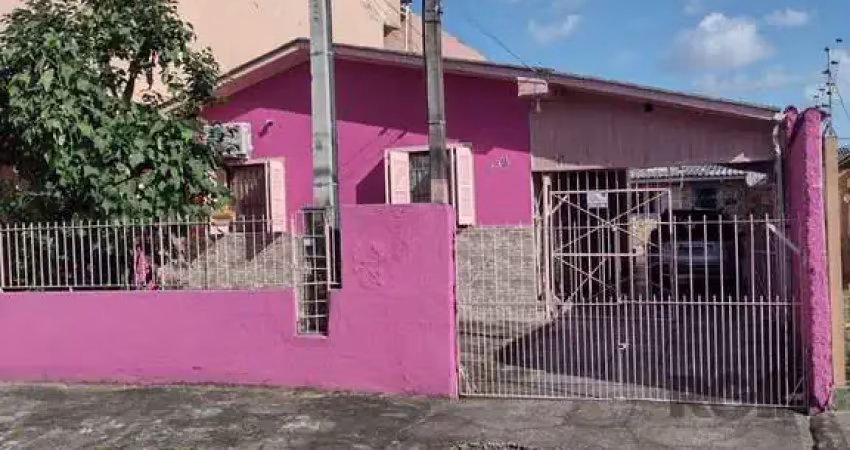 Duas casas, 3 dormitórios, vaga de garagem, bairro monte carlo