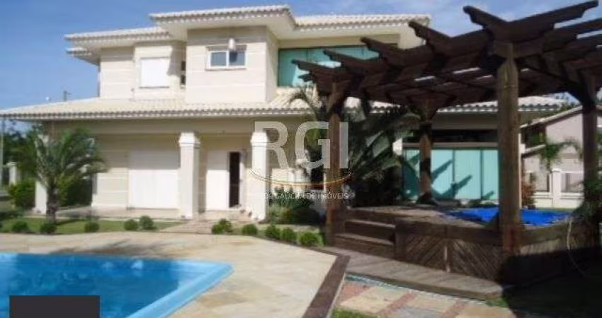 Casa para Venda - 320m², 4 dormitórios, sendo 2 suites, 3 vagas - Centro
