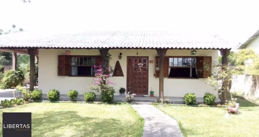 Casa para Venda - 223.57m², 2 dormitórios, 3 vagas - Centro