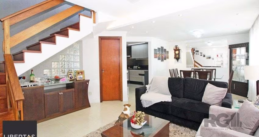 Vende-se casa duplex 3 dormitórios com 2 vagas próximo ao Clínicas - Santana