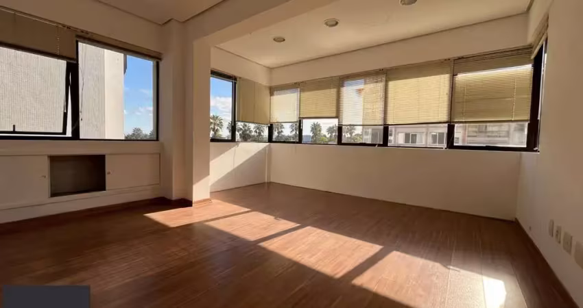Sala comercial com uma vaga de garagem no bairro bom fim