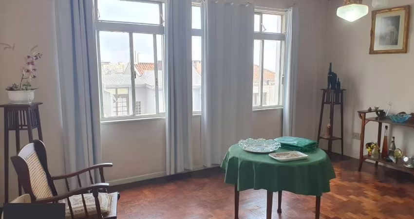 Apartamento de 3 quartos no bairro Independência em Porto Alegre
