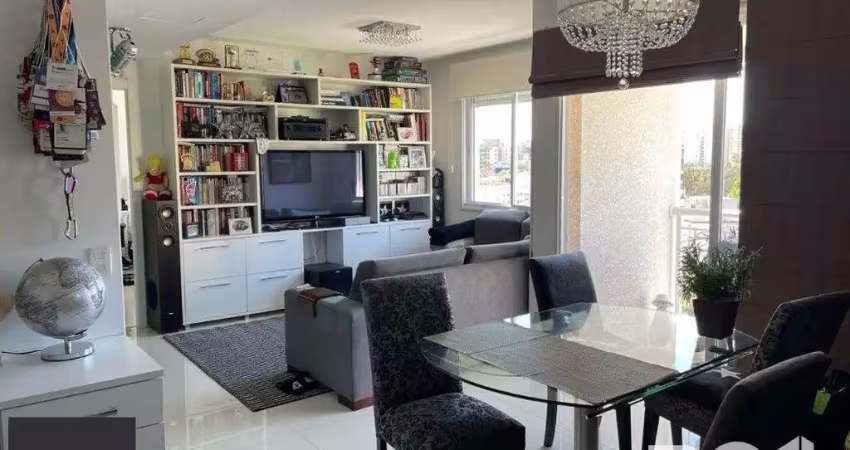 Apartamento à venda com 2 dormitórios transformado em 1 (facilmente reversível), suíte, com  69,04m², 2 vagas de garagem.