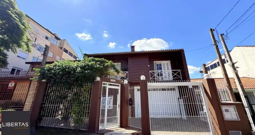 Casa 4 dormitórios sendo 1 suíte bairro Chácara das Pedras em Porto Alegre