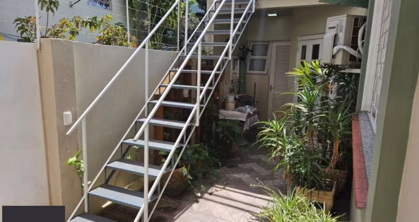 Apartamento com 2 dormitórios e 69m² de área privativa no Bairro Auxiliadora