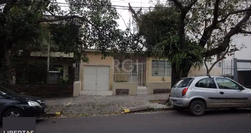 Casa com 3 Dormitórios Para comprar  250 m² - Petrópolis - Porto Alegre/R
