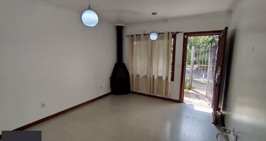 Casa com 03 quartos e 01 vaga no Bairro Cristal