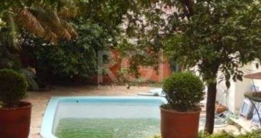 Casa de 4 quartos e 4 vagas para comprar no Bairro Mont Serrat